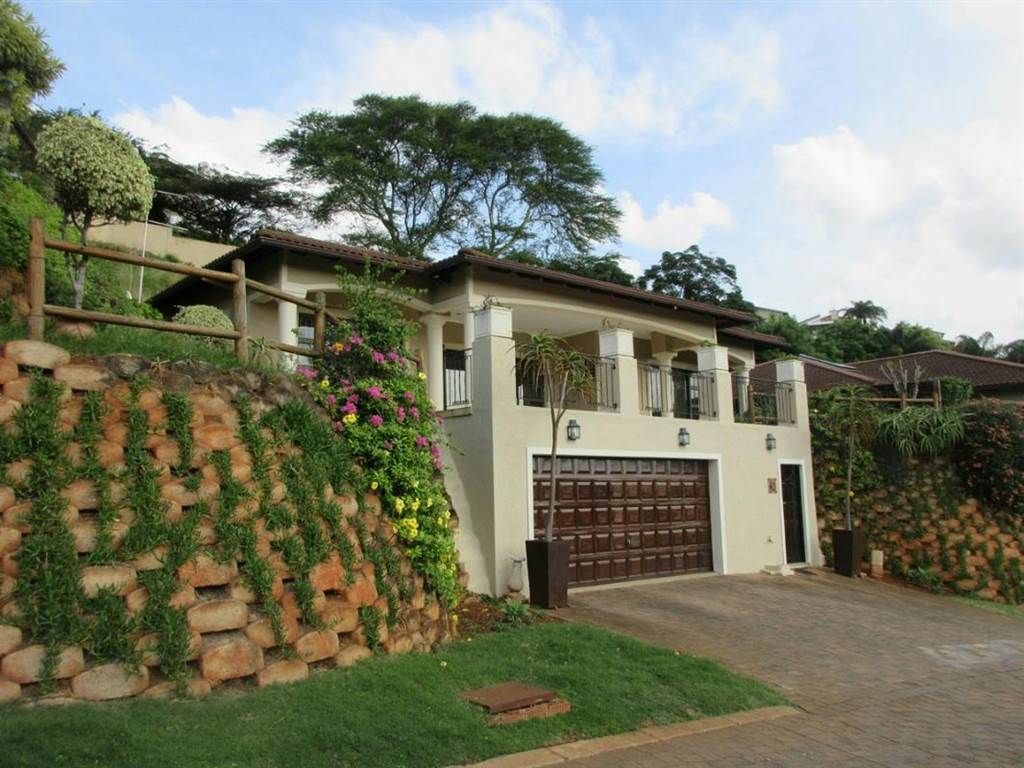 4 Bed Townhouse in La Lucia photo number 1