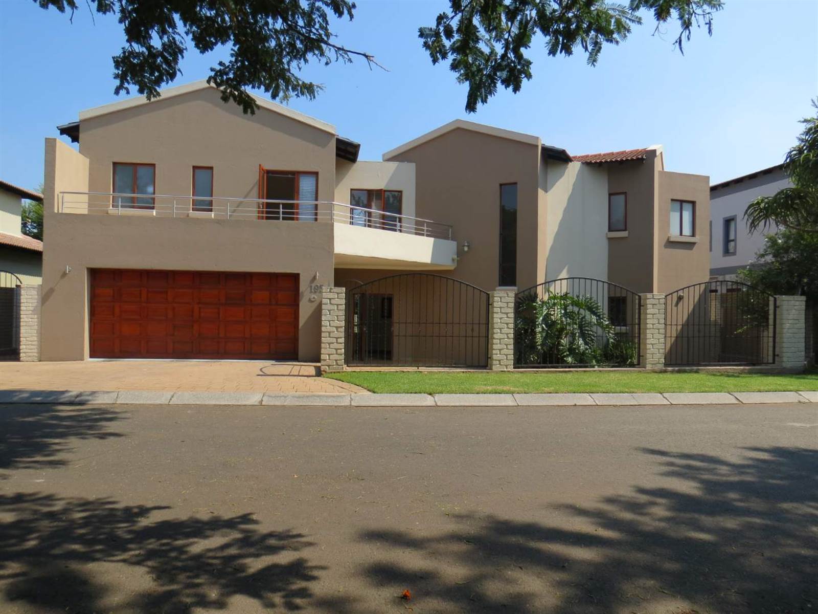 4 Bed House in Greenstone Hill photo number 3