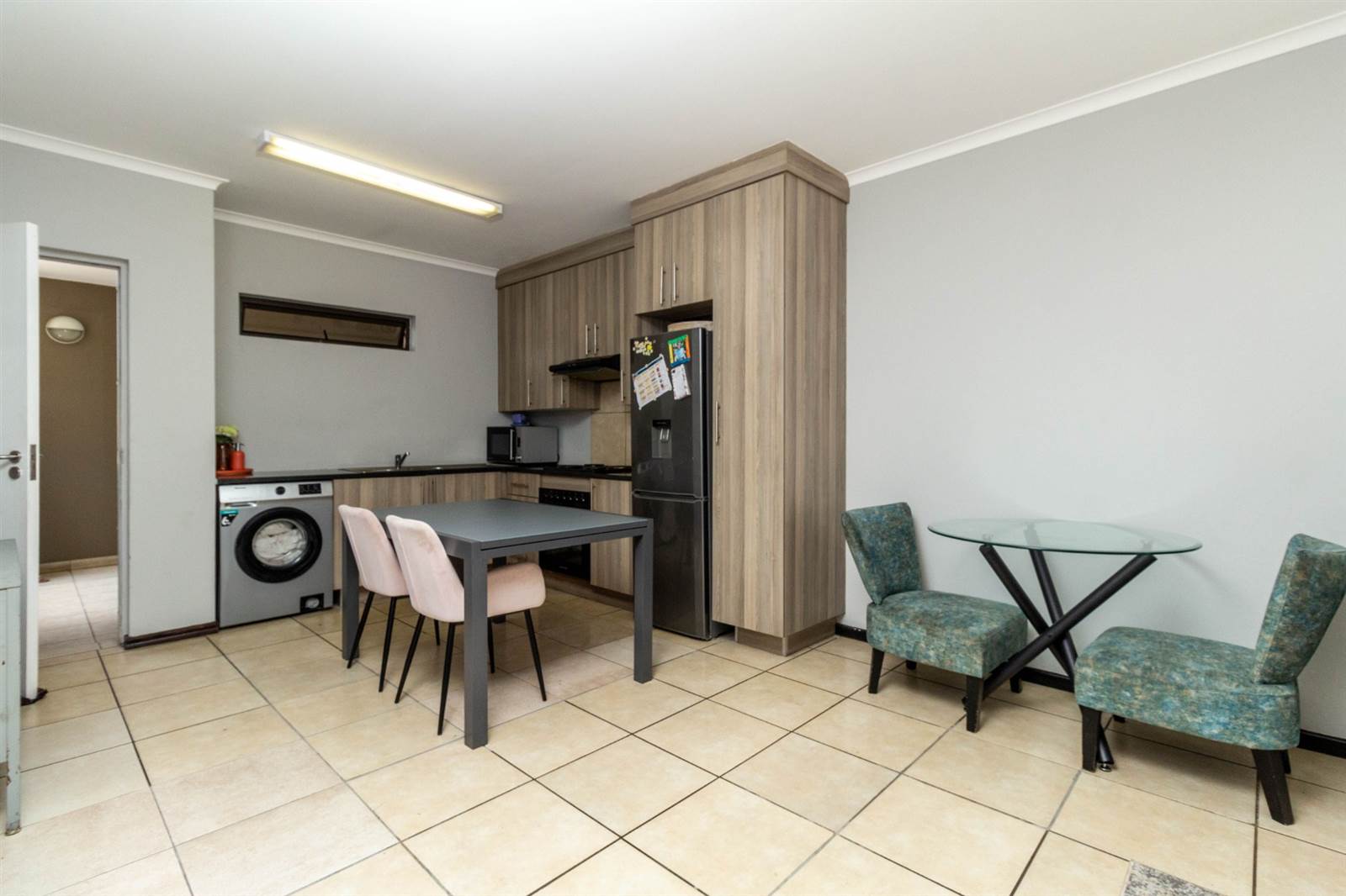 2 Bed Apartment in Ruimsig photo number 6