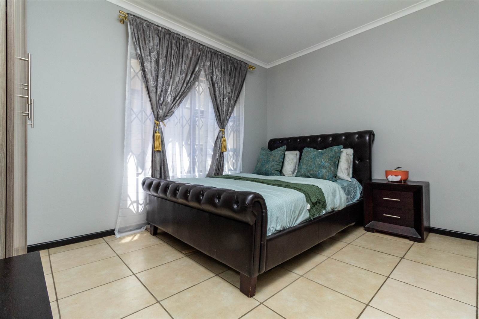 2 Bed Apartment in Ruimsig photo number 10