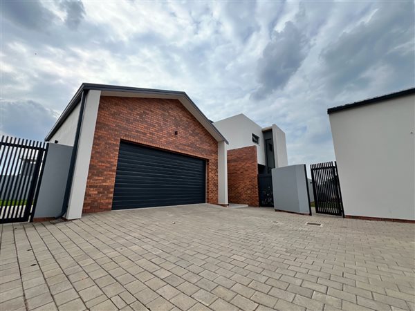 4 Bedroom House 4 Bedroom House