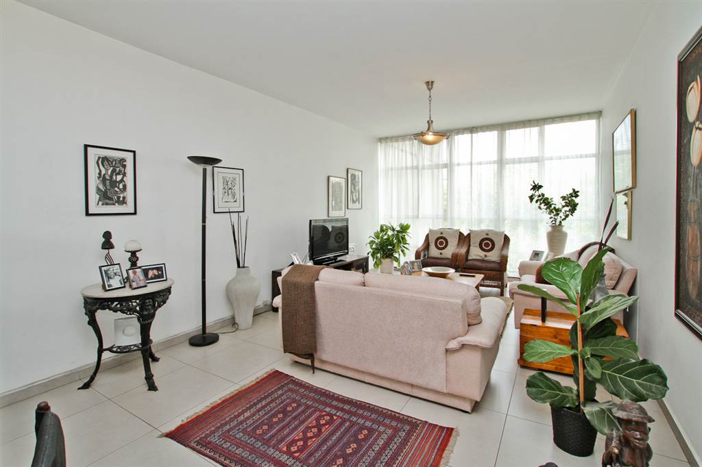 2 Bed Apartment in Bedfordview photo number 10