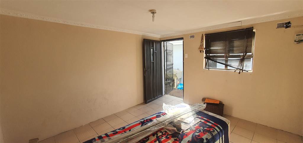 1 Bed Apartment in Umlazi photo number 13