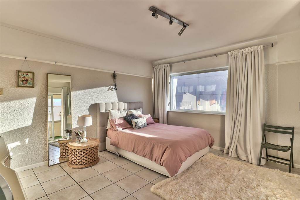 3 Bed Apartment in Sea Point photo number 23
