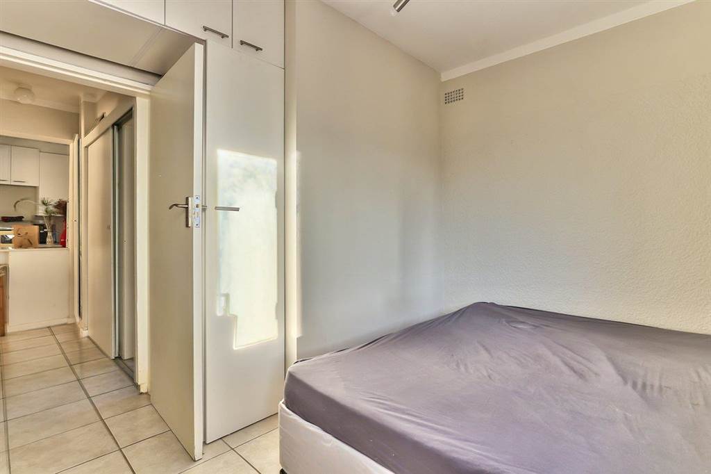 3 Bed Apartment in Sea Point photo number 26