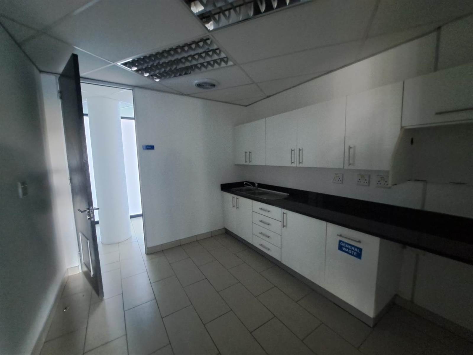 2205  m² Office Space in Zwartkop photo number 4