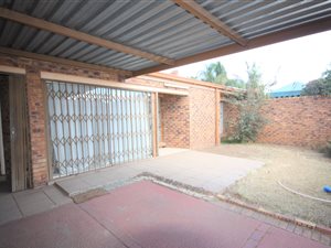 3 Bed Townhouse in Vanderbijlpark CE3
