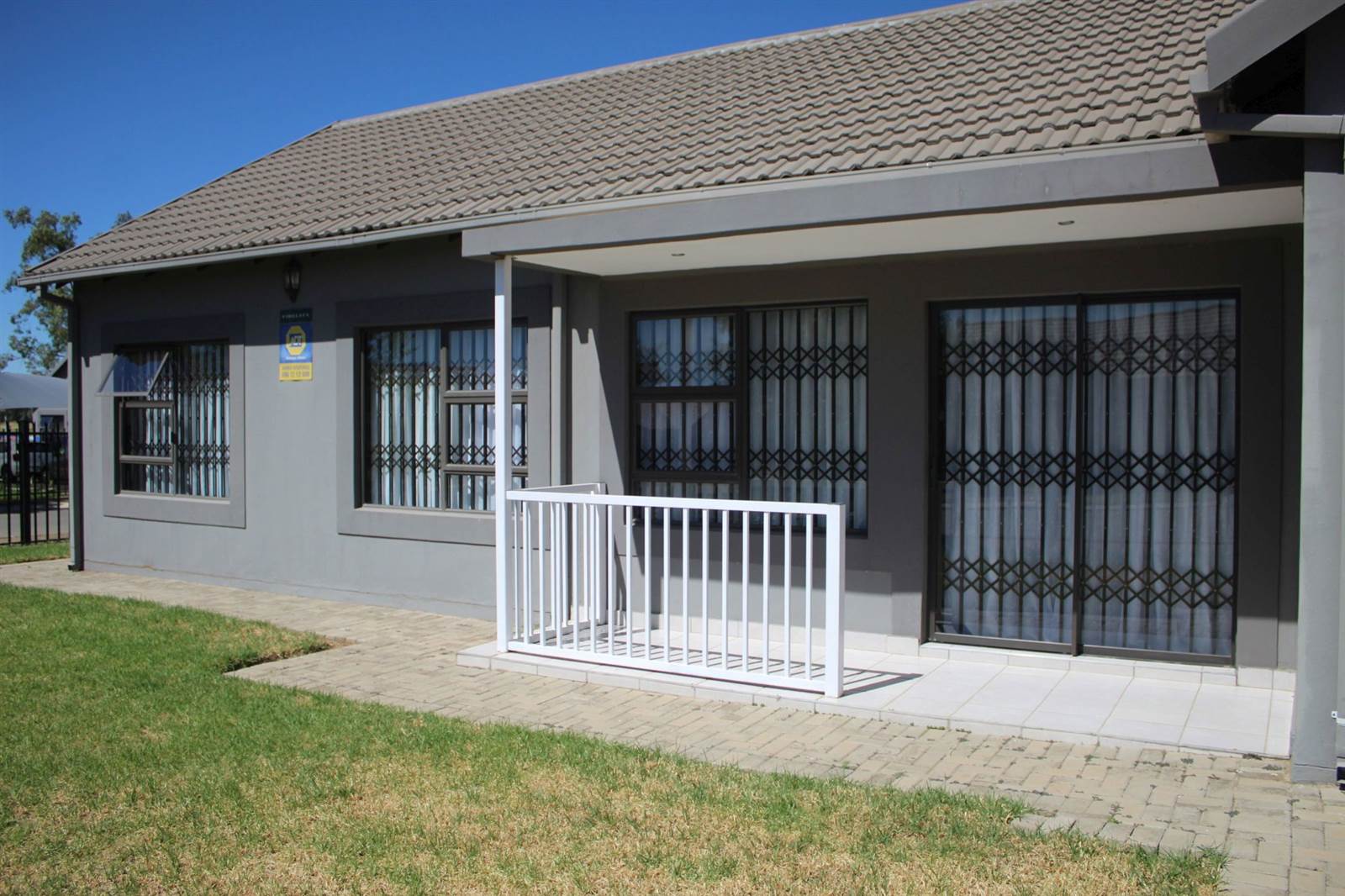 3 Bed House in Bloemspruit photo number 2