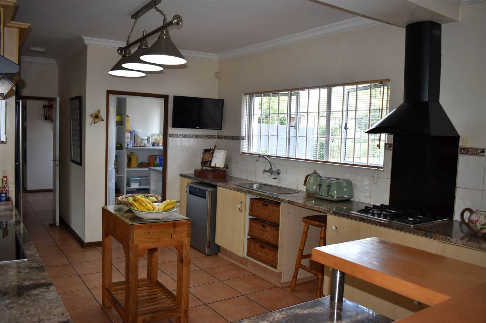 4 Bed House in Dullstroom photo number 4