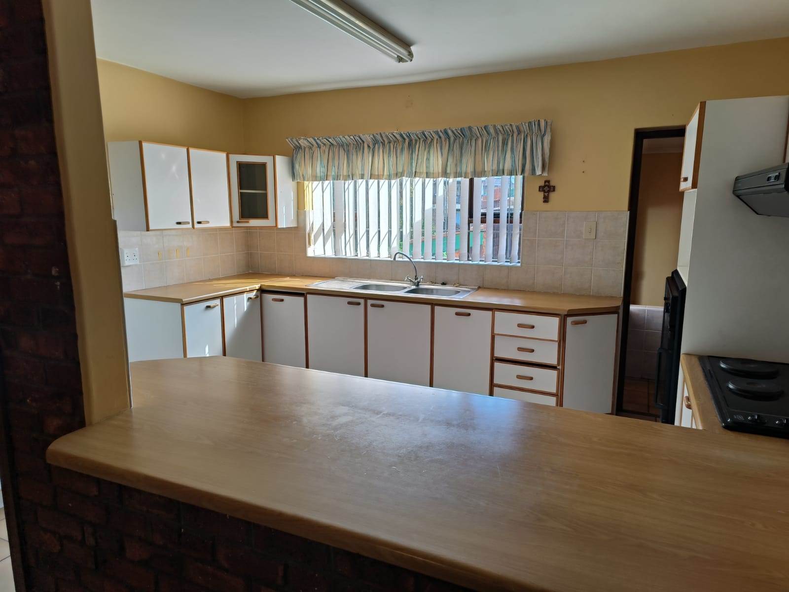 3 Bed House in Jeffreys Bay photo number 10