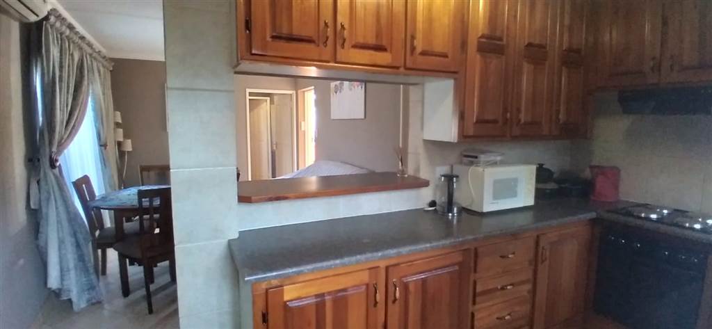 2 Bed Townhouse in Louis Trichardt photo number 10