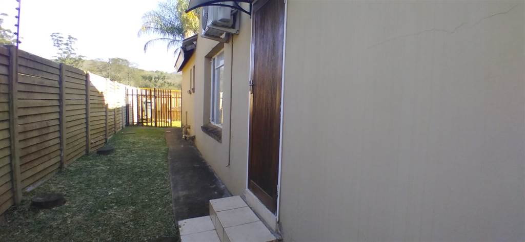 2 Bed Townhouse in Louis Trichardt photo number 5