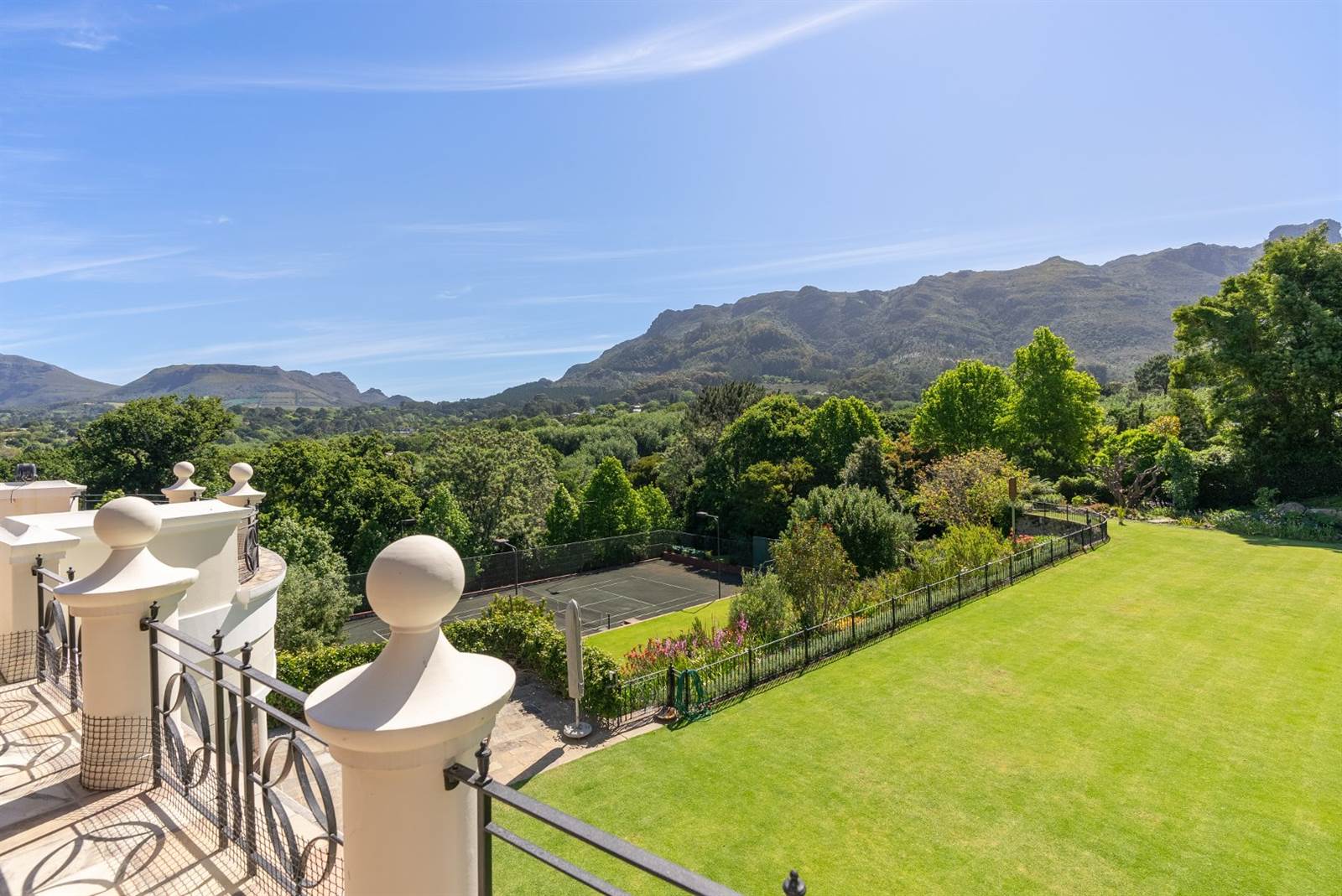 4 Bed House in Constantia photo number 3