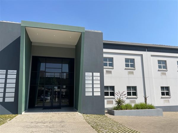 586  m² Commercial space