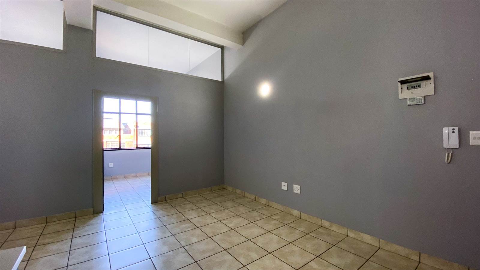 2 Bed Apartment in Johannesburg Central photo number 5