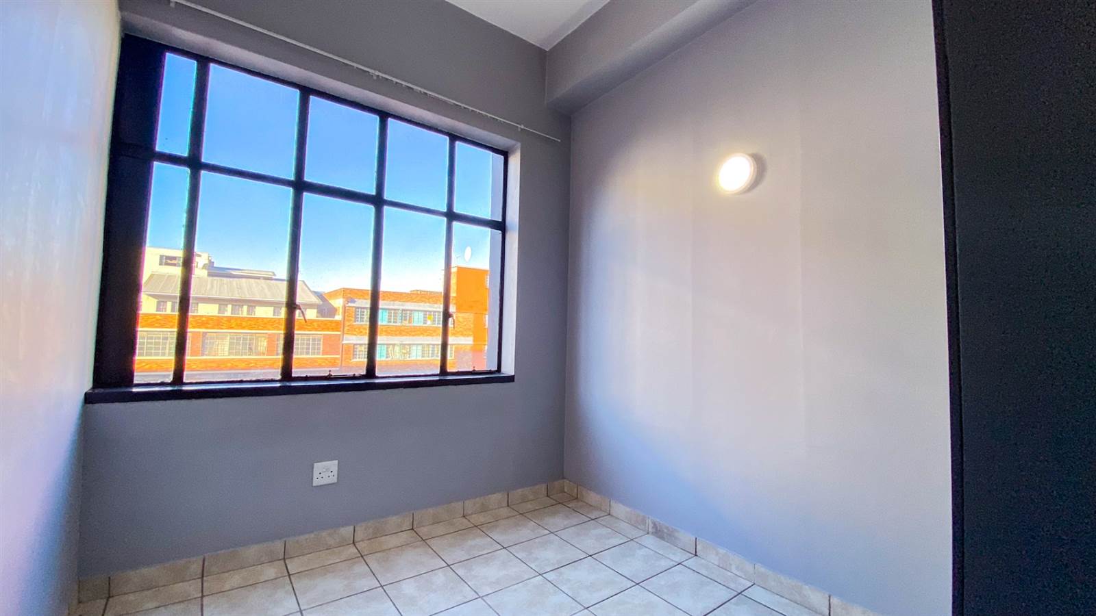 2 Bed Apartment in Johannesburg Central photo number 6