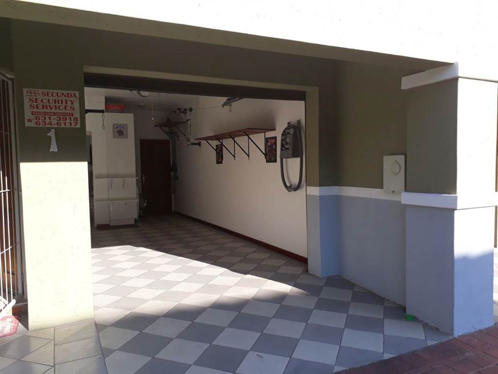 2 Bed Flat in Secunda photo number 12