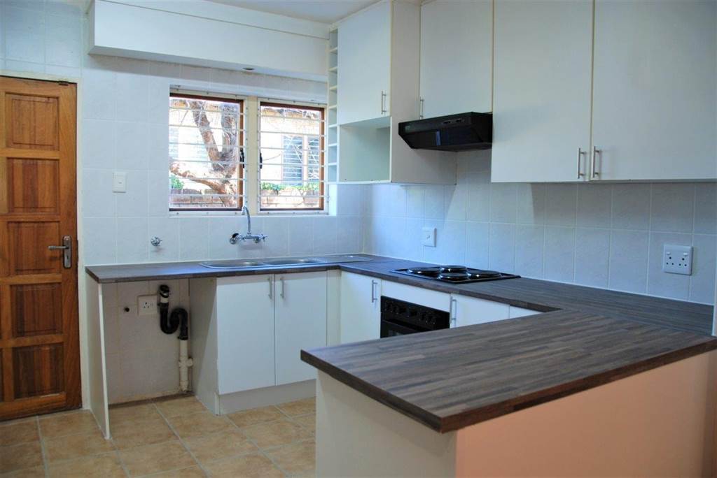 3 Bed Townhouse in Ruimsig photo number 11