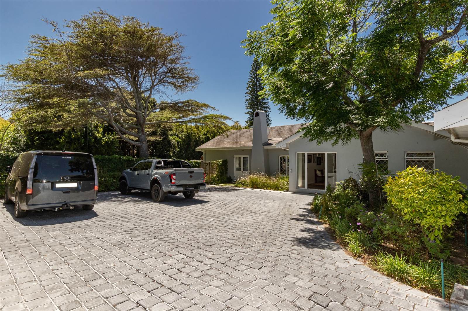 5 Bed House in Constantia photo number 3