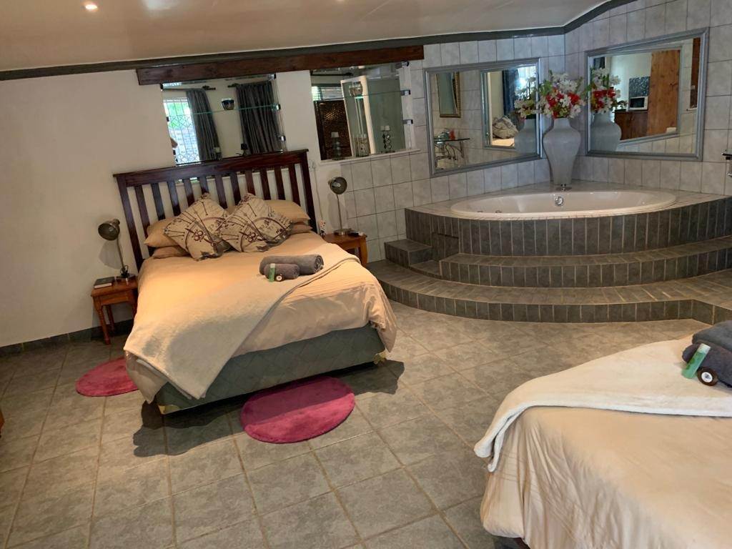 8 Bed House in Lephalale (Ellisras) photo number 2