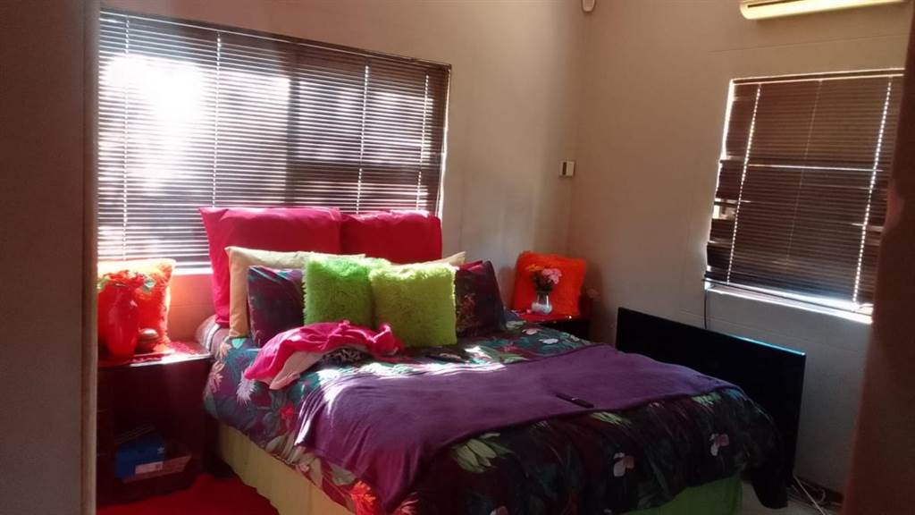 2 Bed Flat in Waterval East photo number 6