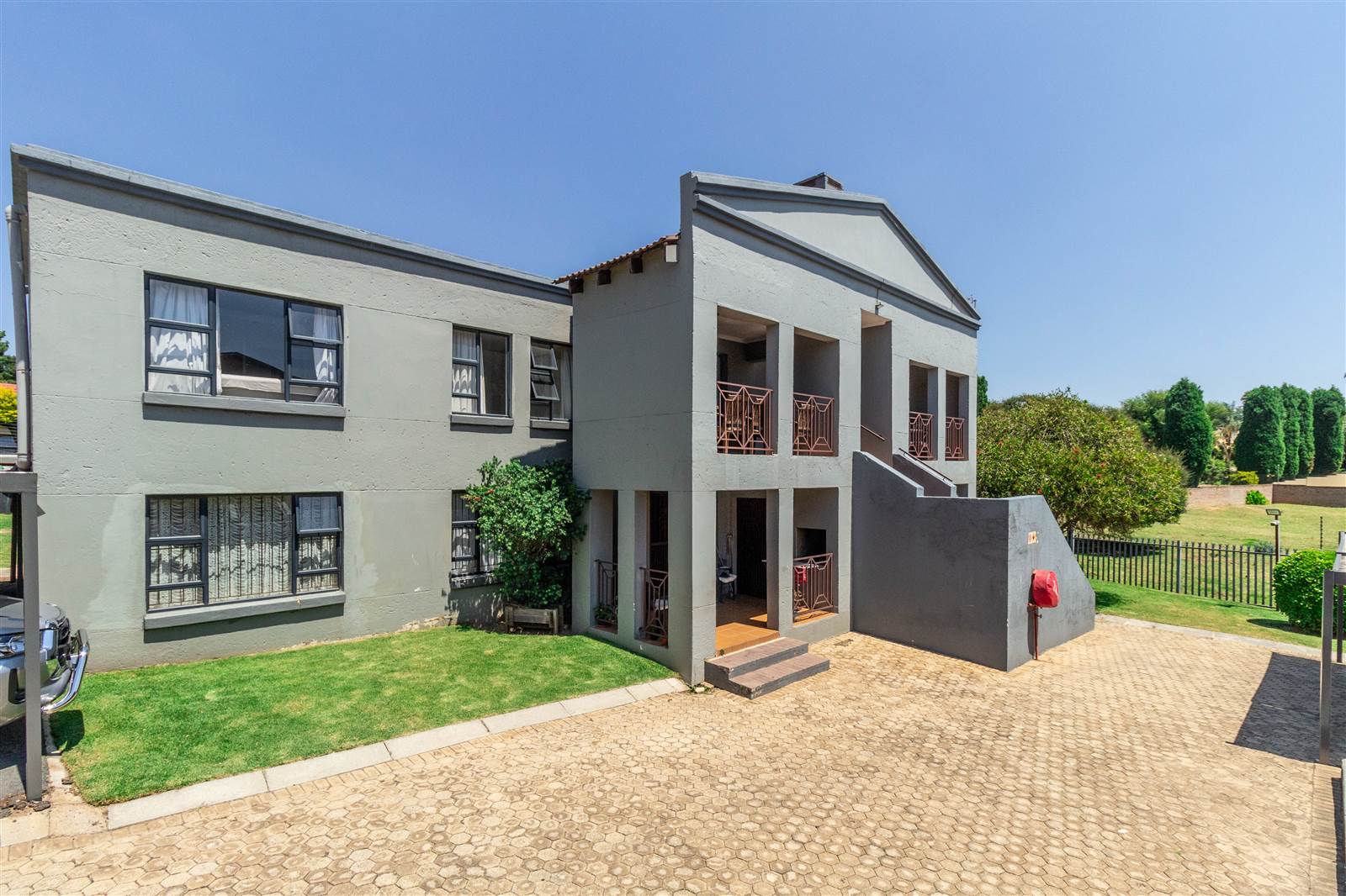 3 Bed Townhouse in Randpark Ridge photo number 1