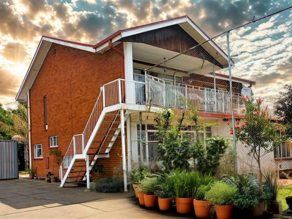 6 Bedroom House 6 Bedroom House