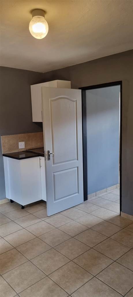 1 Bed Flat in Mamelodi East photo number 4