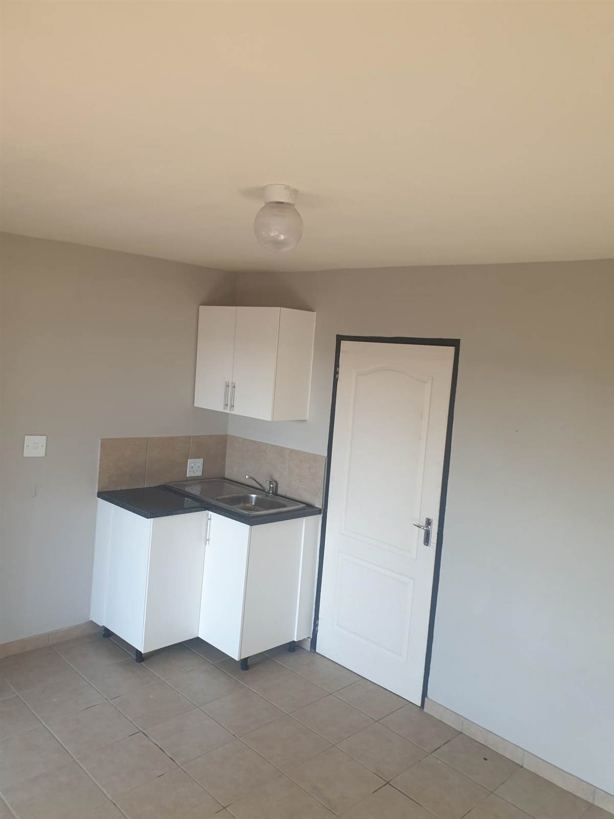 1 Bed Flat in Mamelodi East photo number 15