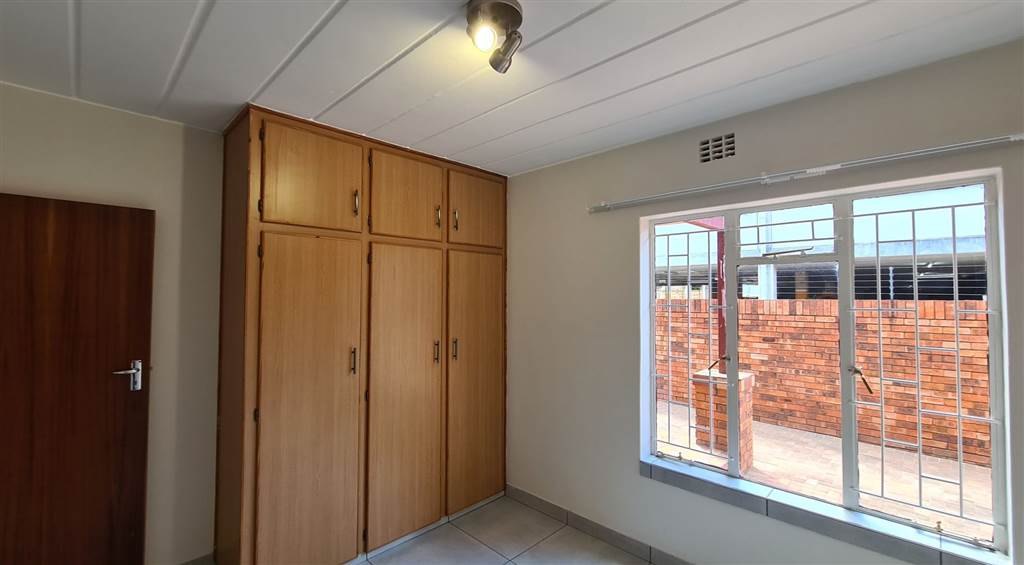 2 Bed Apartment in Kanoniers Park photo number 8