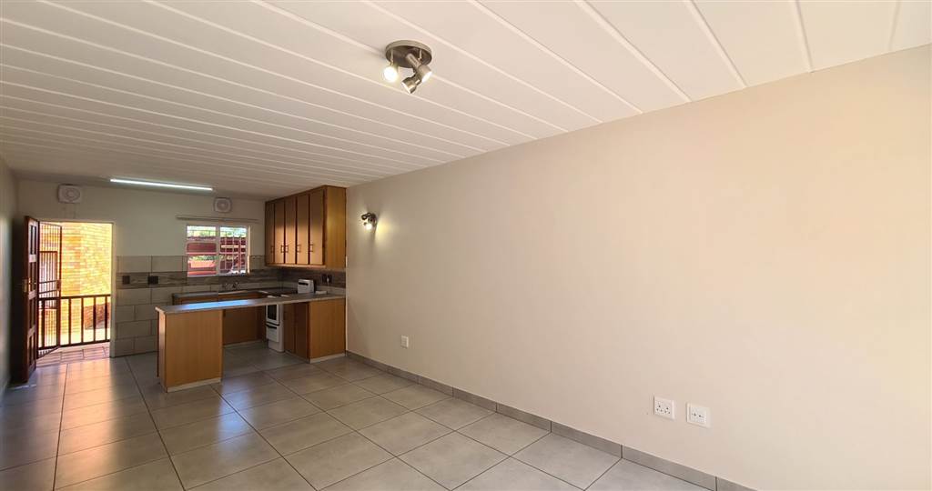 2 Bed Apartment in Kanoniers Park photo number 4