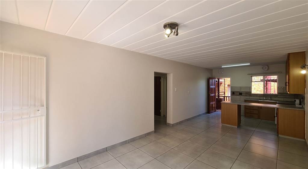 2 Bed Apartment in Kanoniers Park photo number 3