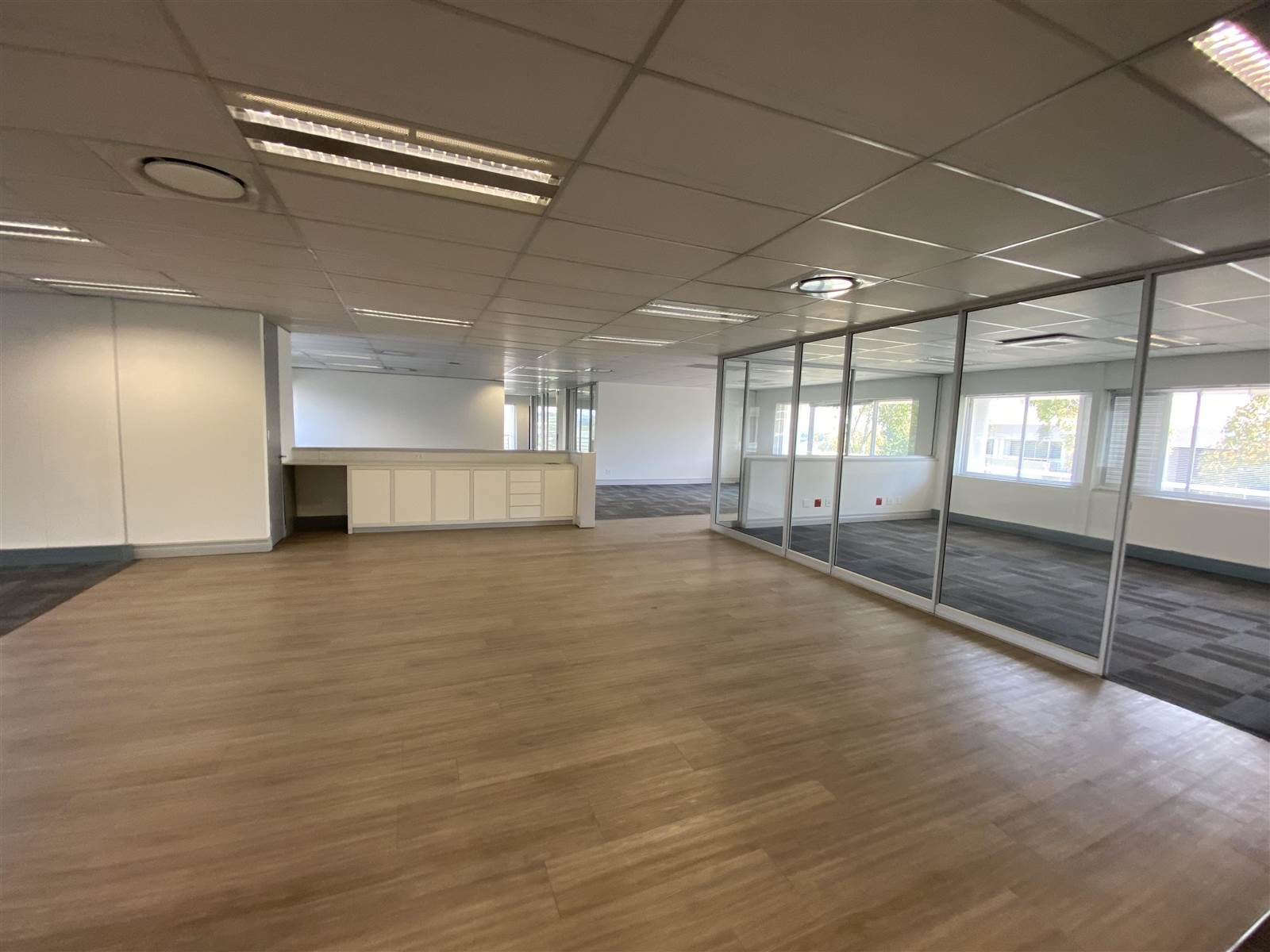 760  m² Commercial space in Woodmead photo number 1