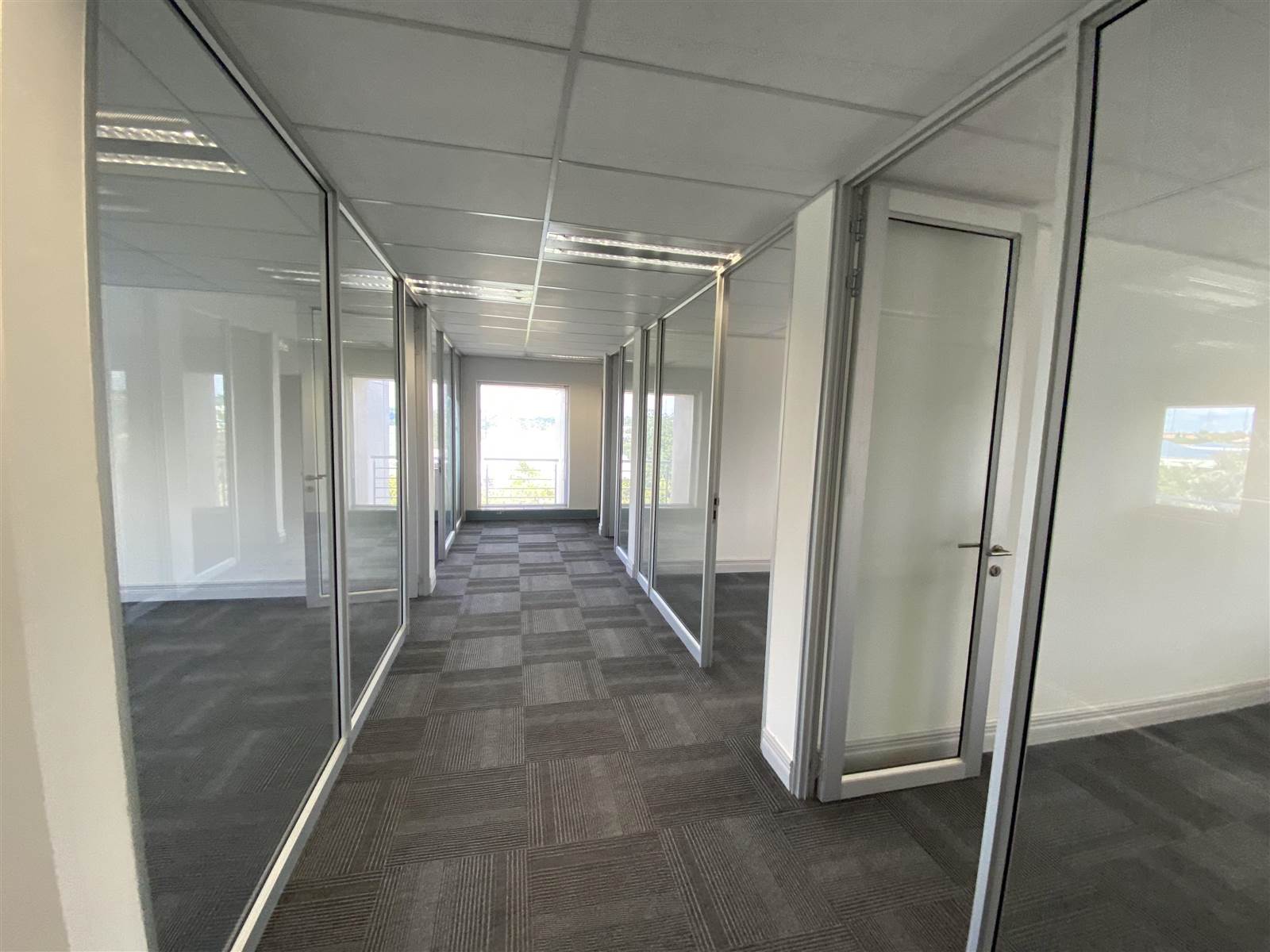 760  m² Commercial space in Woodmead photo number 2