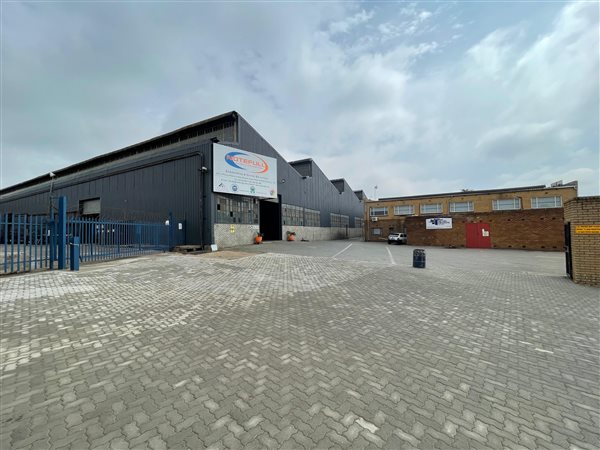 1 950  m² Industrial space