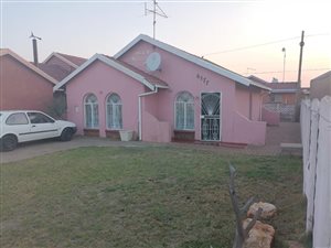 2 Bed House in Etwatwa