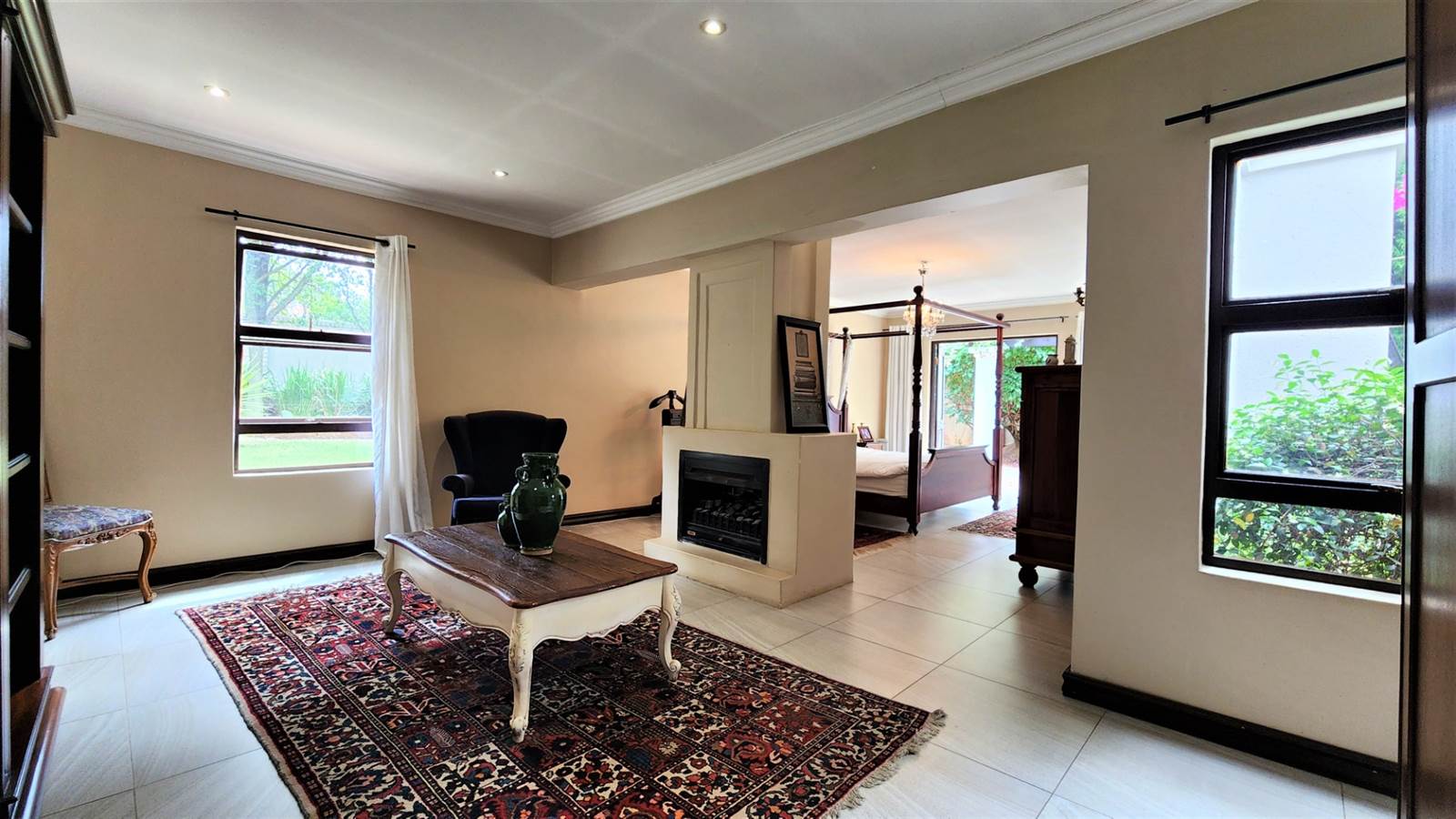 5 Bed House in Fourways Gardens photo number 3