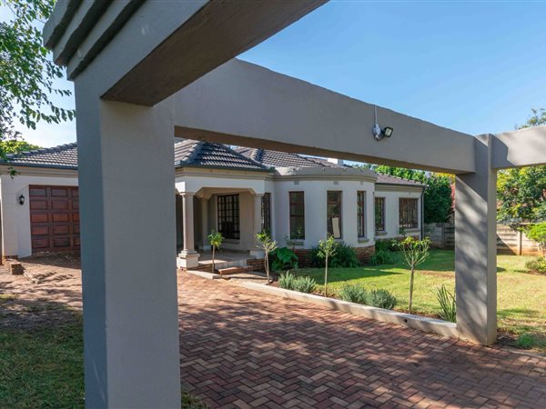 4 Bedroom House 4 Bedroom House
