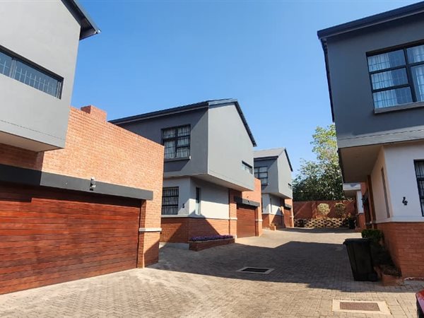 3 Bedroom Duplex 3 Bedroom Duplex