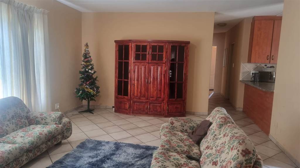 3 Bed Apartment in Randfontein Central photo number 6