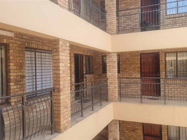 3 Bed Apartment in Randfontein Central