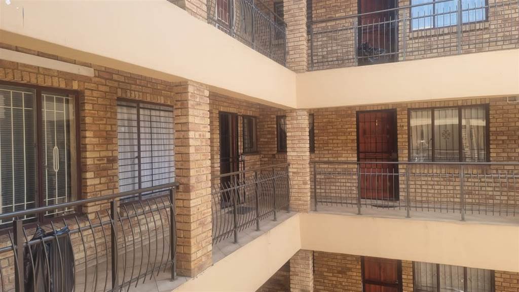 3 Bed Apartment in Randfontein Central photo number 1