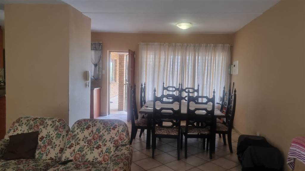 3 Bed Apartment in Randfontein Central photo number 4