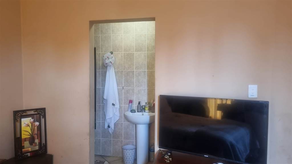 3 Bed Apartment in Randfontein Central photo number 14