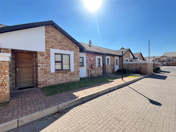 3 Bedroom Townhouse 3 Bedroom Townhouse