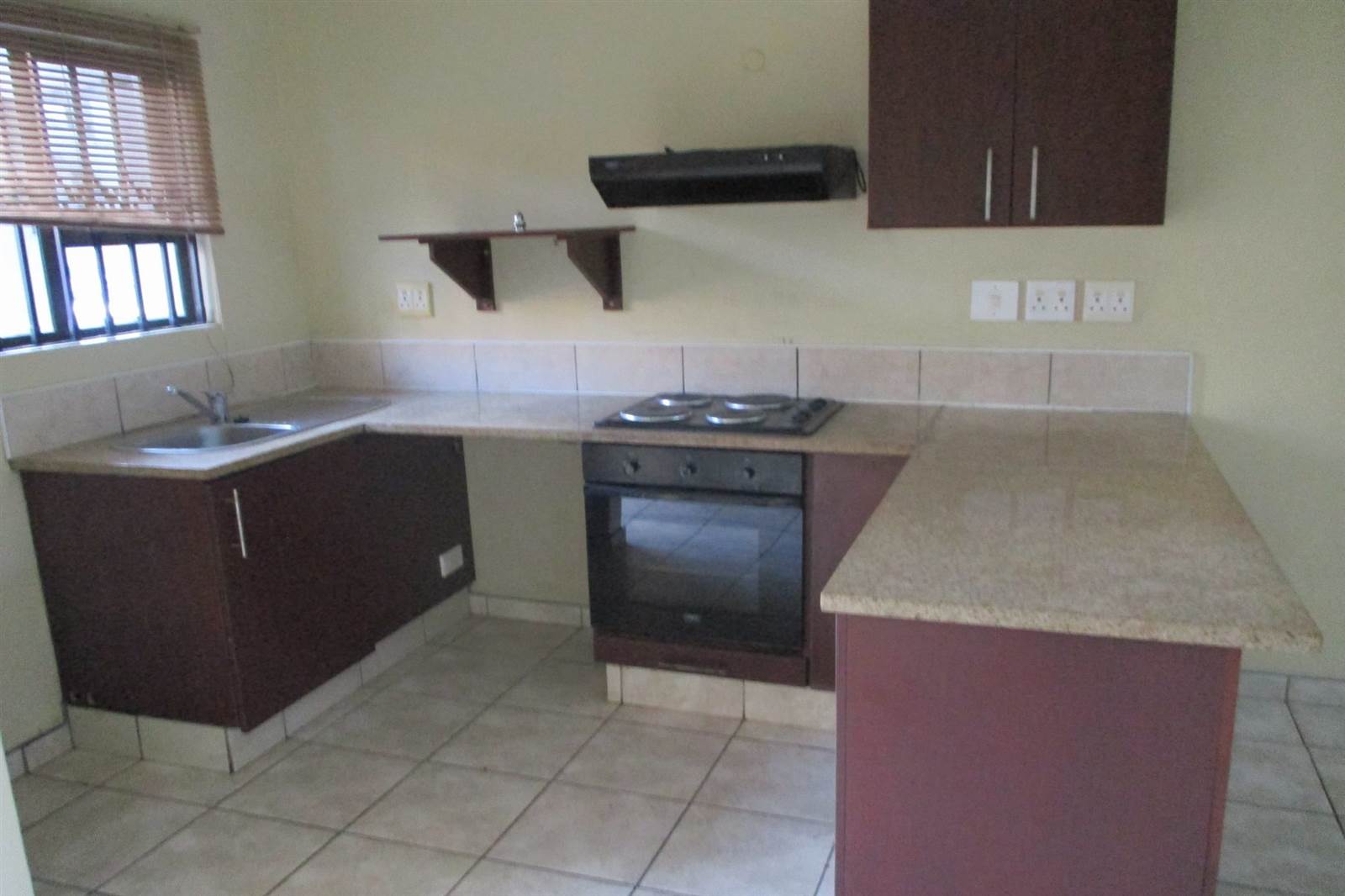 2 Bed Apartment in Winklespruit photo number 3