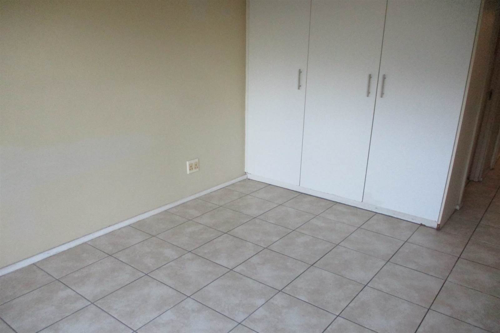 2 Bed Apartment in Winklespruit photo number 15