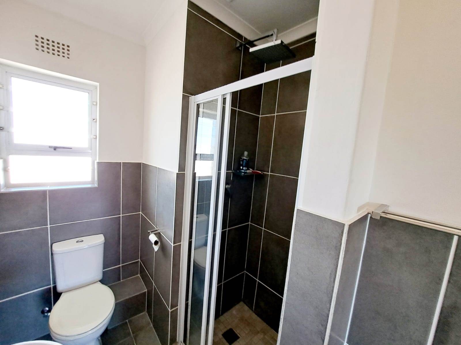 2 Bed Apartment in Muizenberg photo number 11