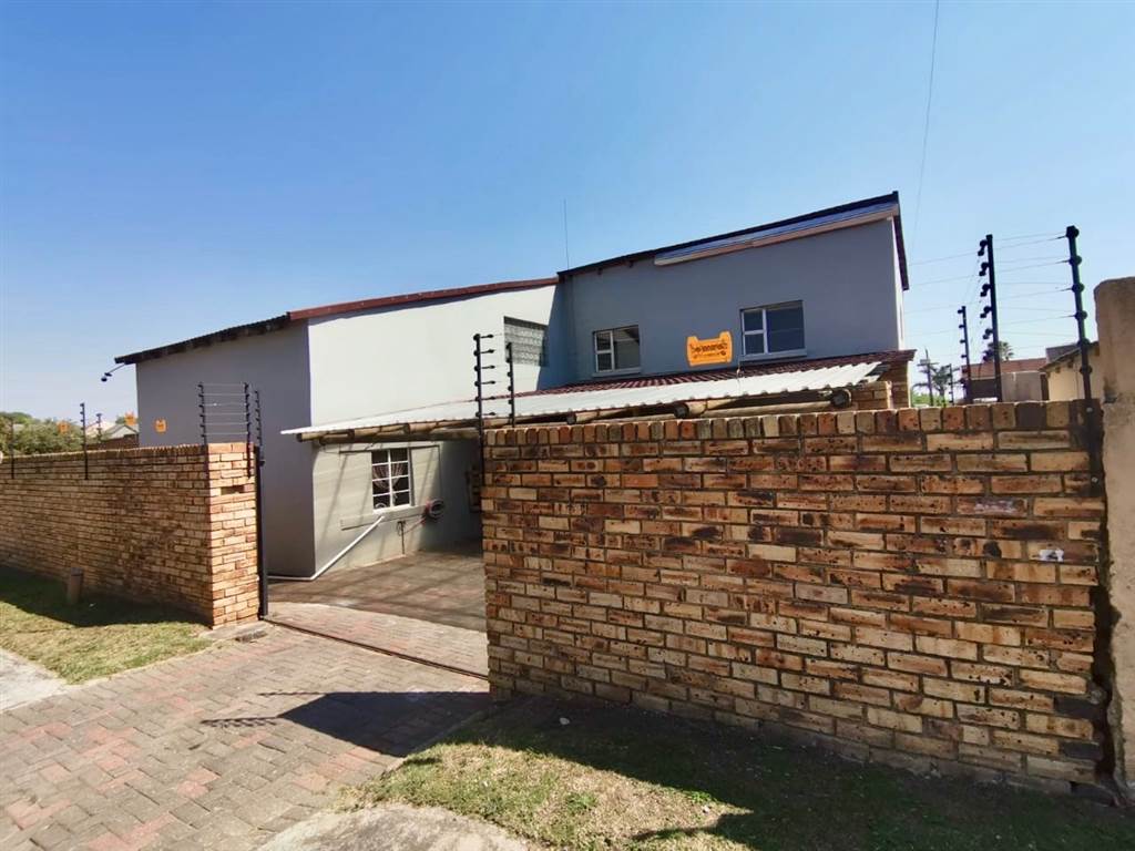5 Bed House in Krugersdorp West photo number 1