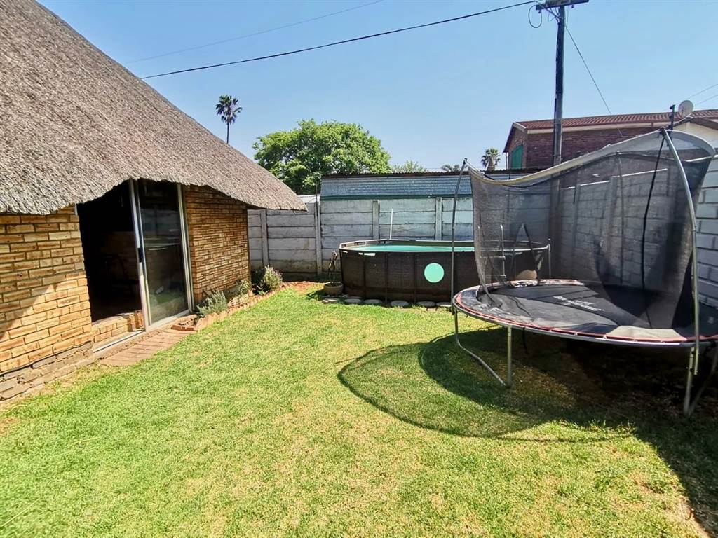 5 Bed House in Krugersdorp West photo number 28